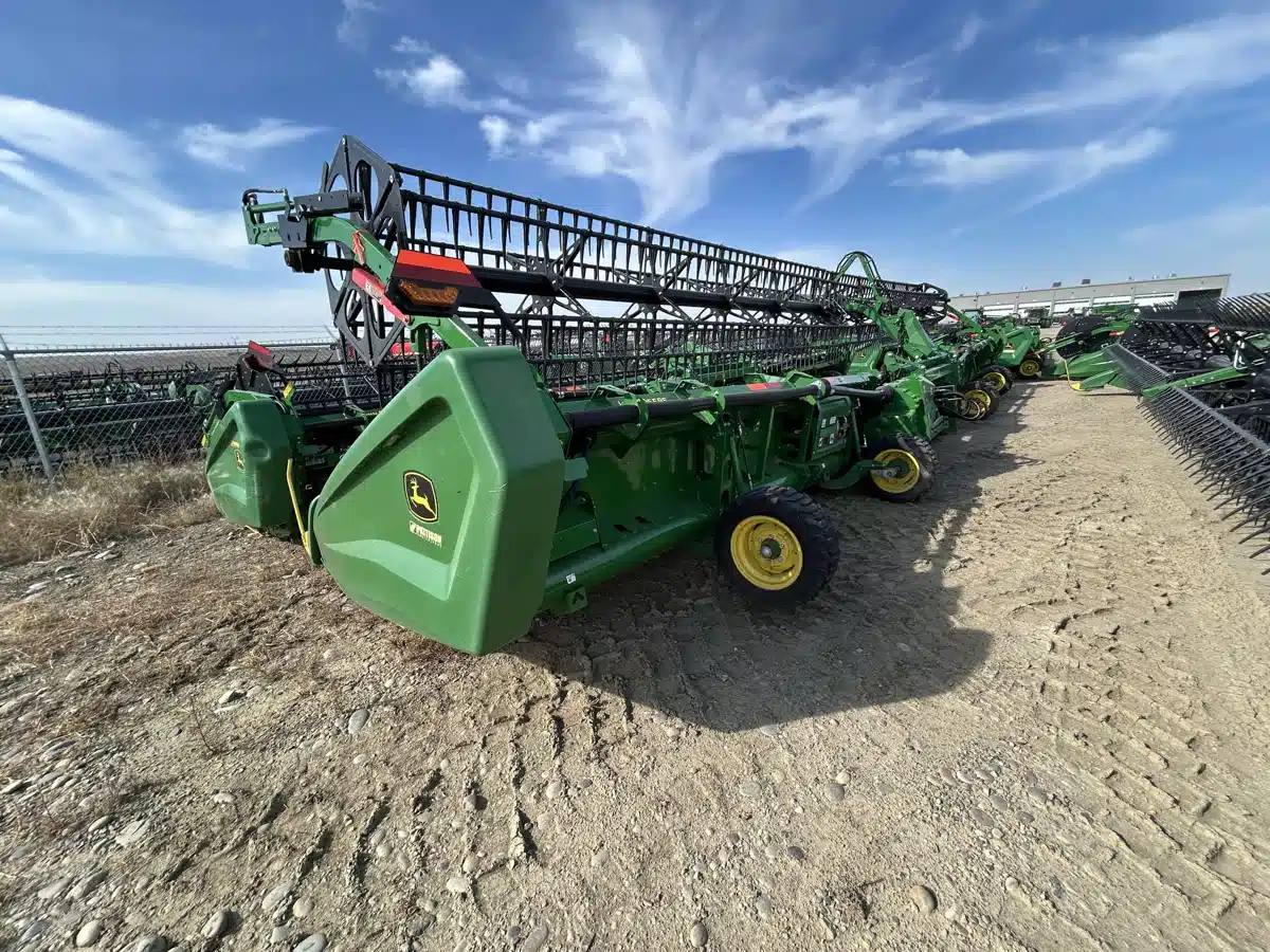 Gallery image 2 for Used 2021 John Deere HD45R Header - Draper