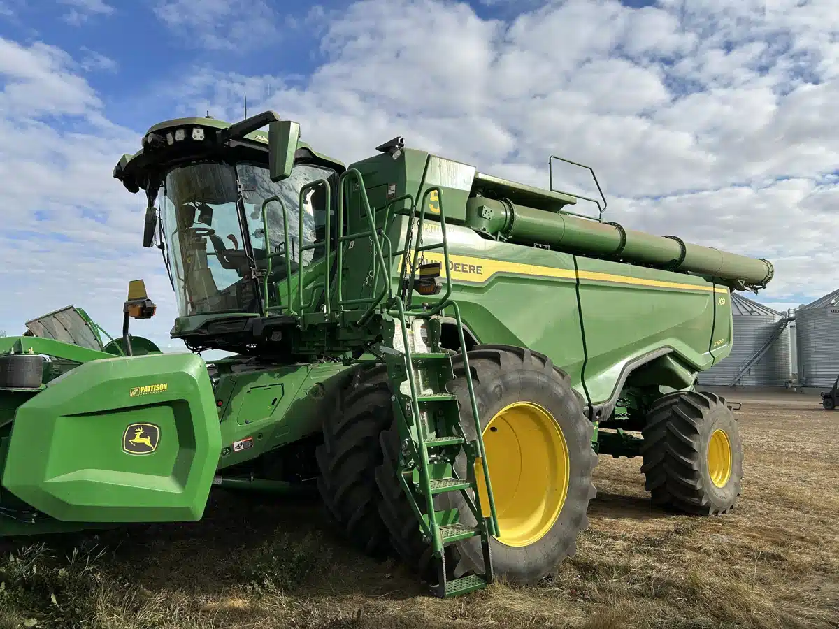 Gallery image 1 for 2024 John Deere X9 1000 Combine