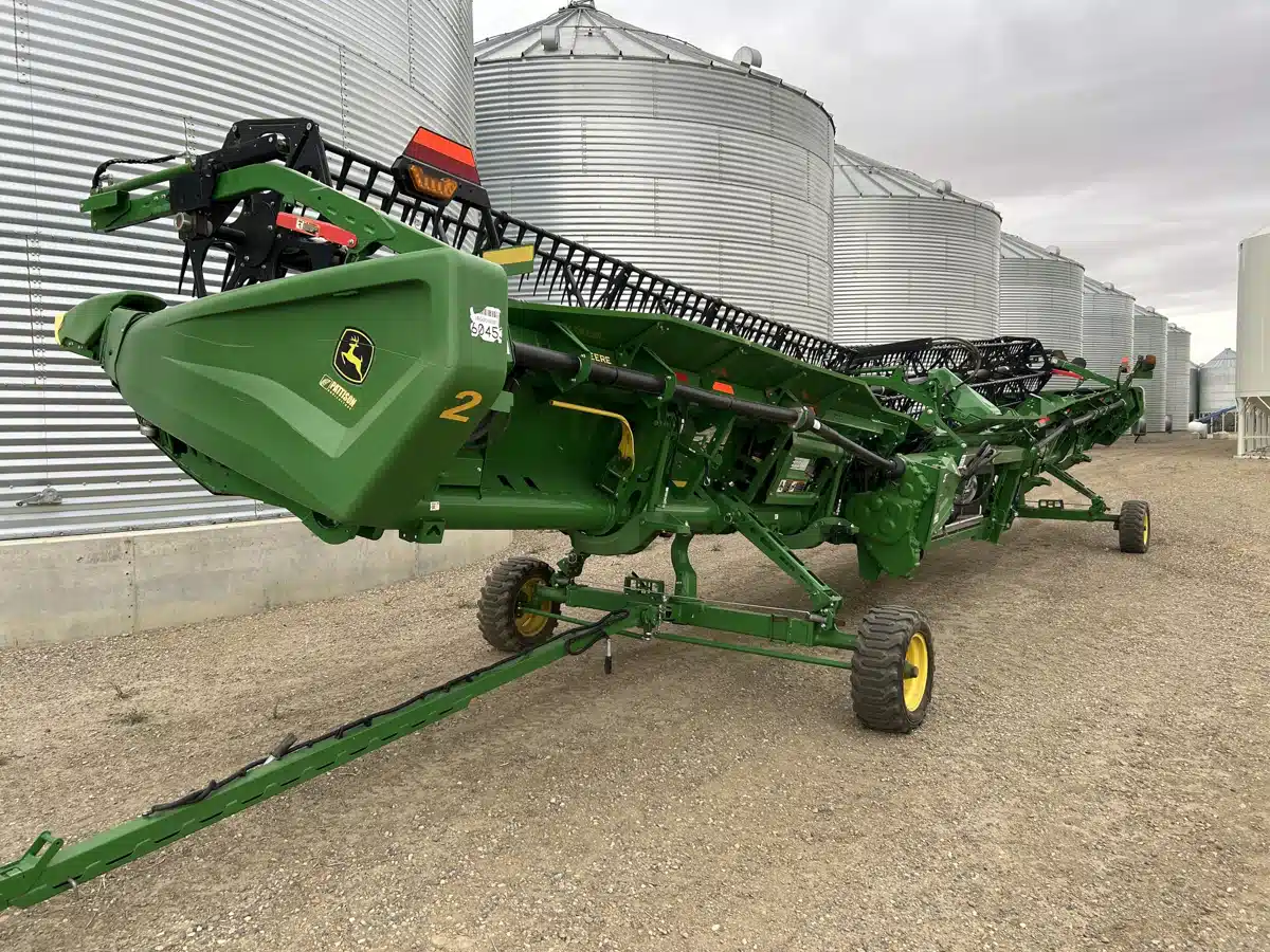 Gallery image 2 for Used 2024 John Deere HD45R Header - Draper