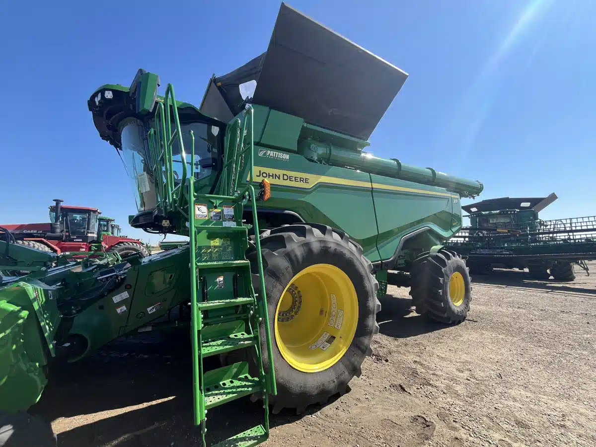 Gallery image 1 for 2023 John Deere X9 1100 Combine