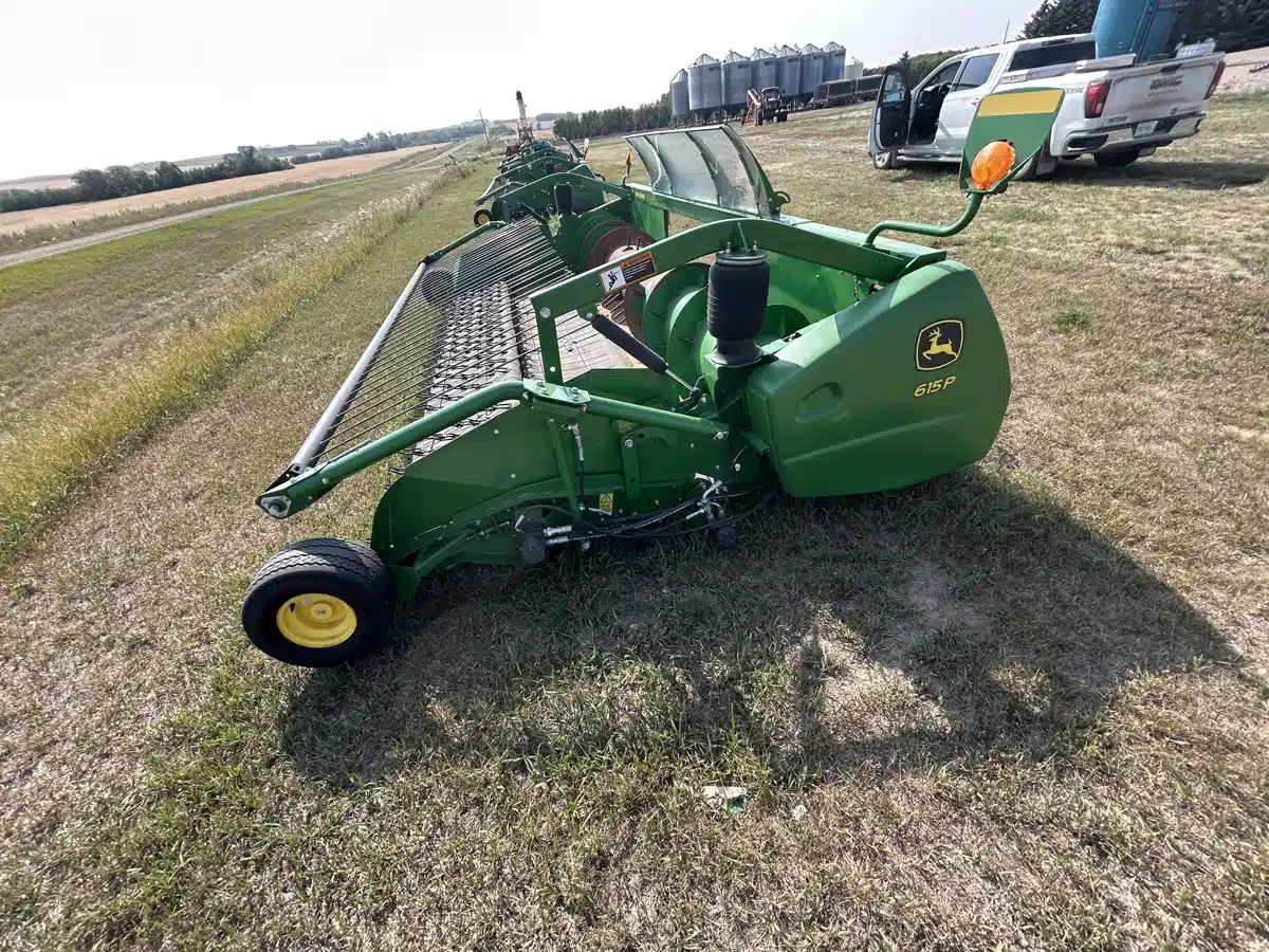 Gallery image 2 for Used 2016 John Deere 615P Header - Draper