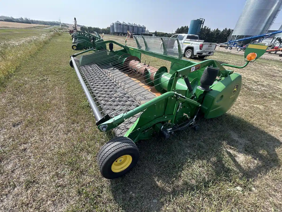 Gallery image 1 for Used 2016 John Deere 615P Header - Draper