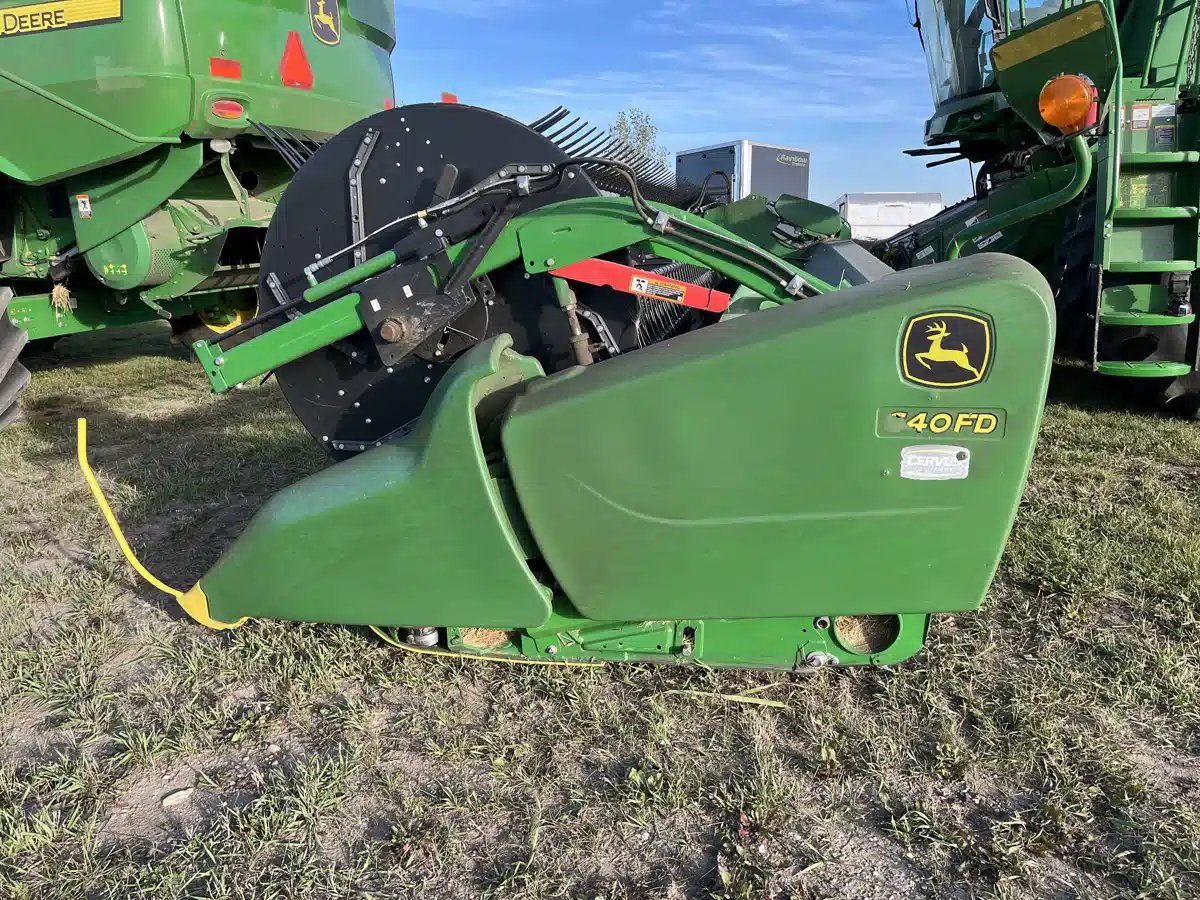 Gallery image 2 for Used 2018 John Deere 640FD Header - Draper