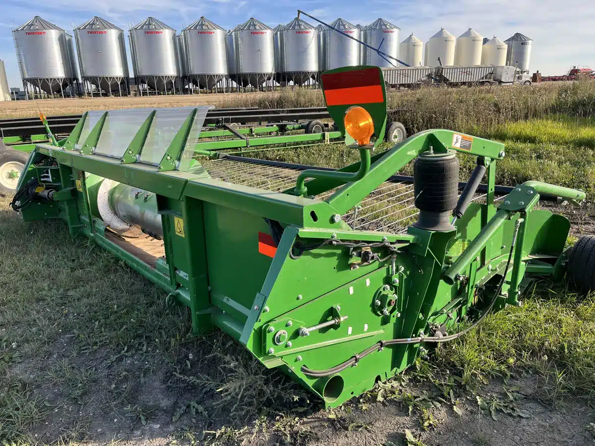 Gallery image 2 for Used 2014 John Deere 615P Header - Draper