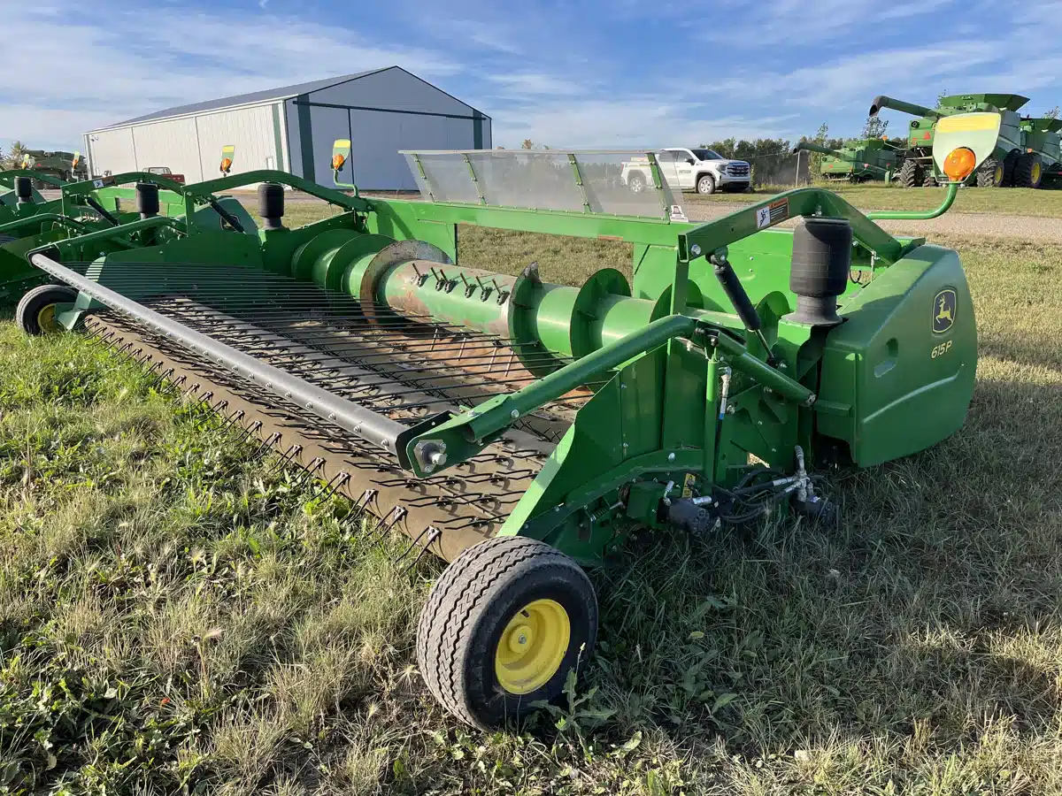 Gallery image 1 for Used 2014 John Deere 615P Header - Draper