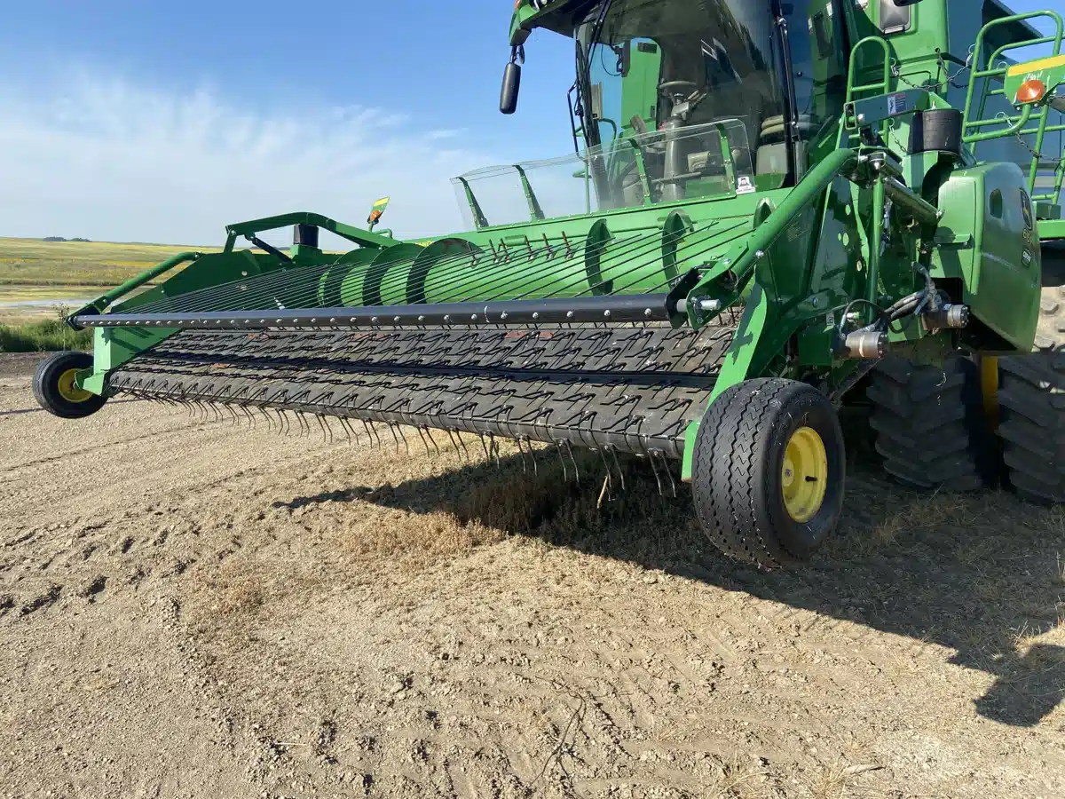 Gallery image 1 for Used 2018 John Deere 615P Header - Draper