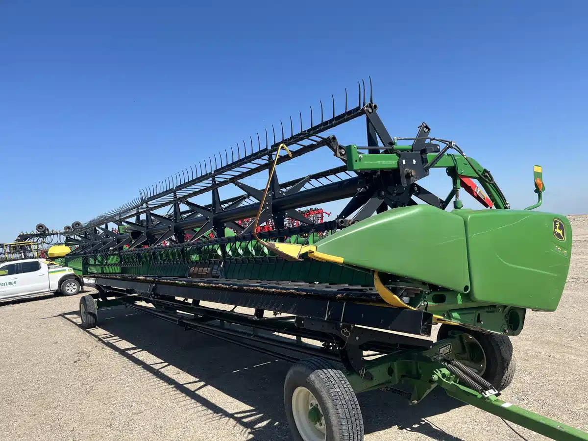 Gallery image 2 for Used 2015 John Deere 640FD Header - Draper