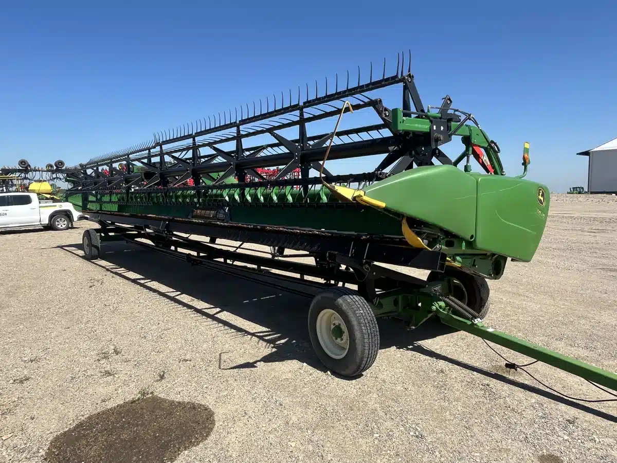 Gallery image 1 for Used 2015 John Deere 640FD Header - Draper