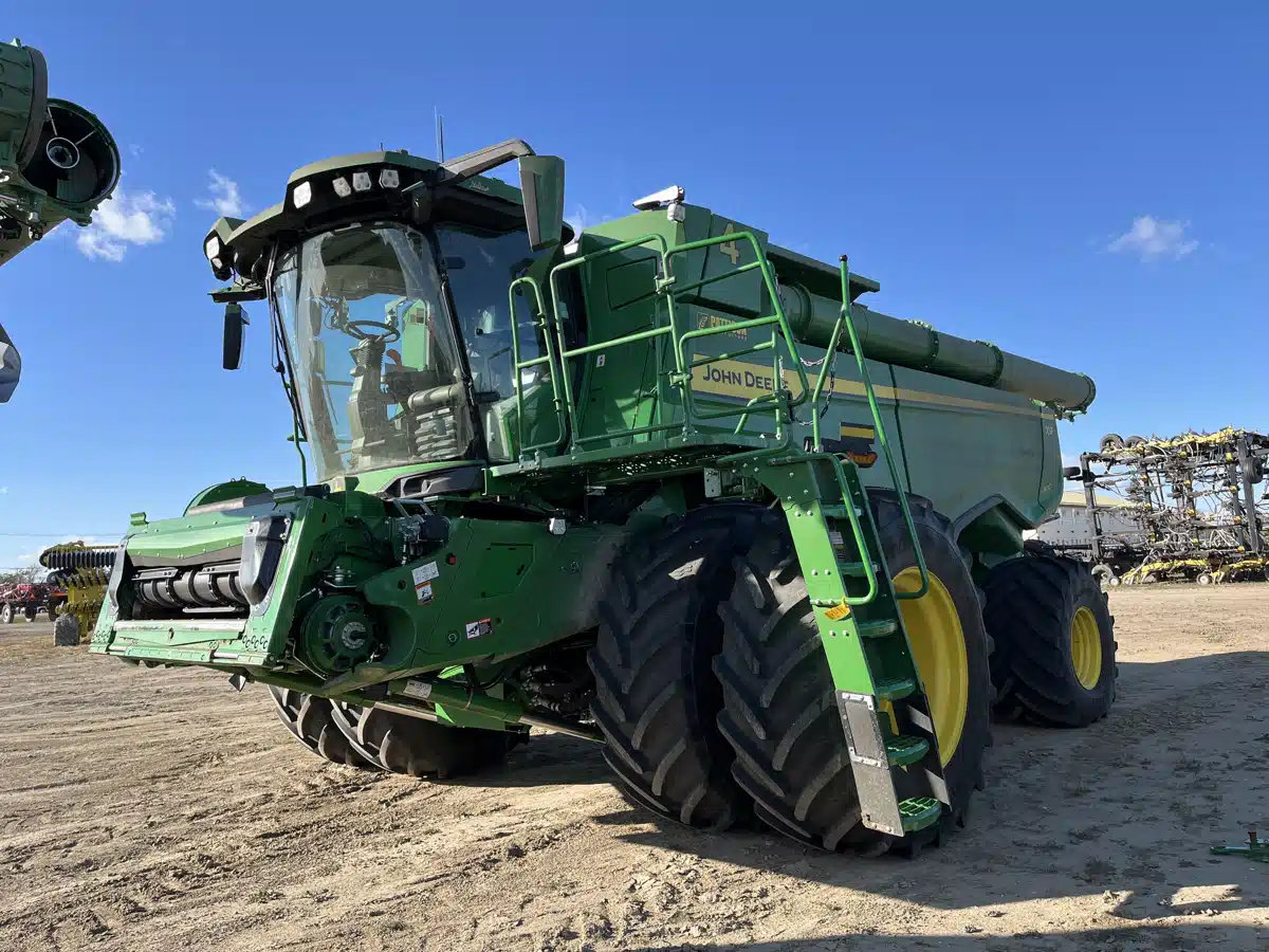 Gallery image 1 for Used 2025 John Deere X9 1100 Combine