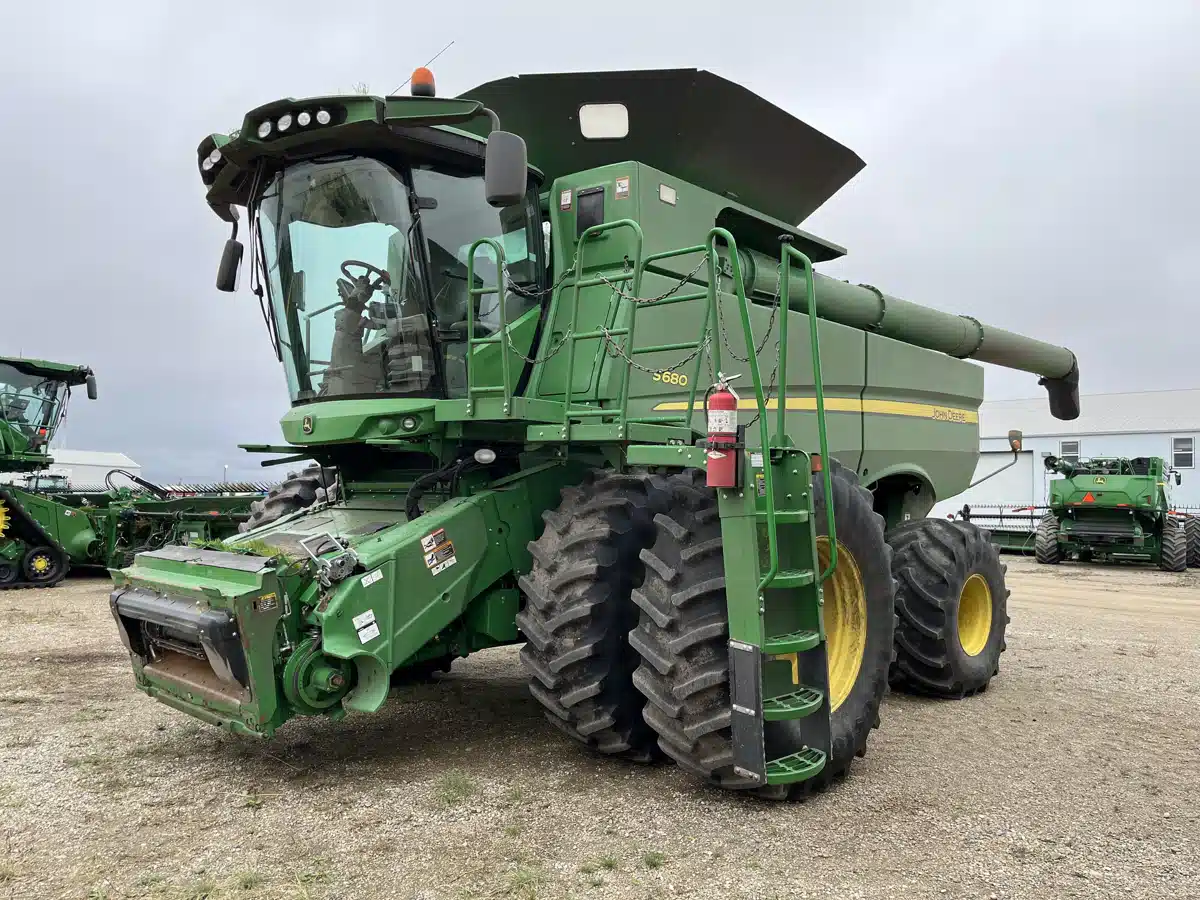 Gallery image 1 for Used 2017 John Deere S680 Combine