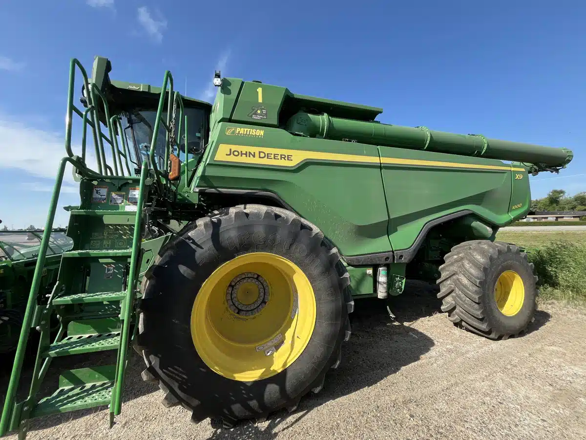 Gallery image 2 for 2022 John Deere X9 1000 Combine