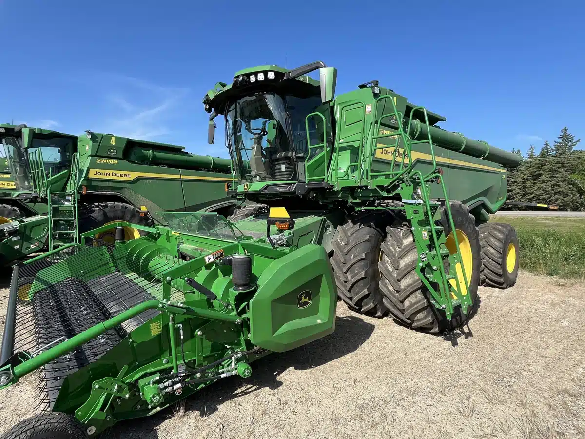 Gallery image 1 for Used 2022 John Deere X9 1000 Combine