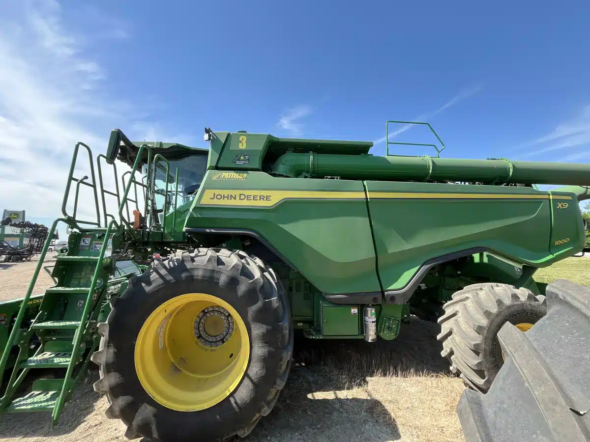 Gallery image 2 for 2022 John Deere X9 1000 Combine