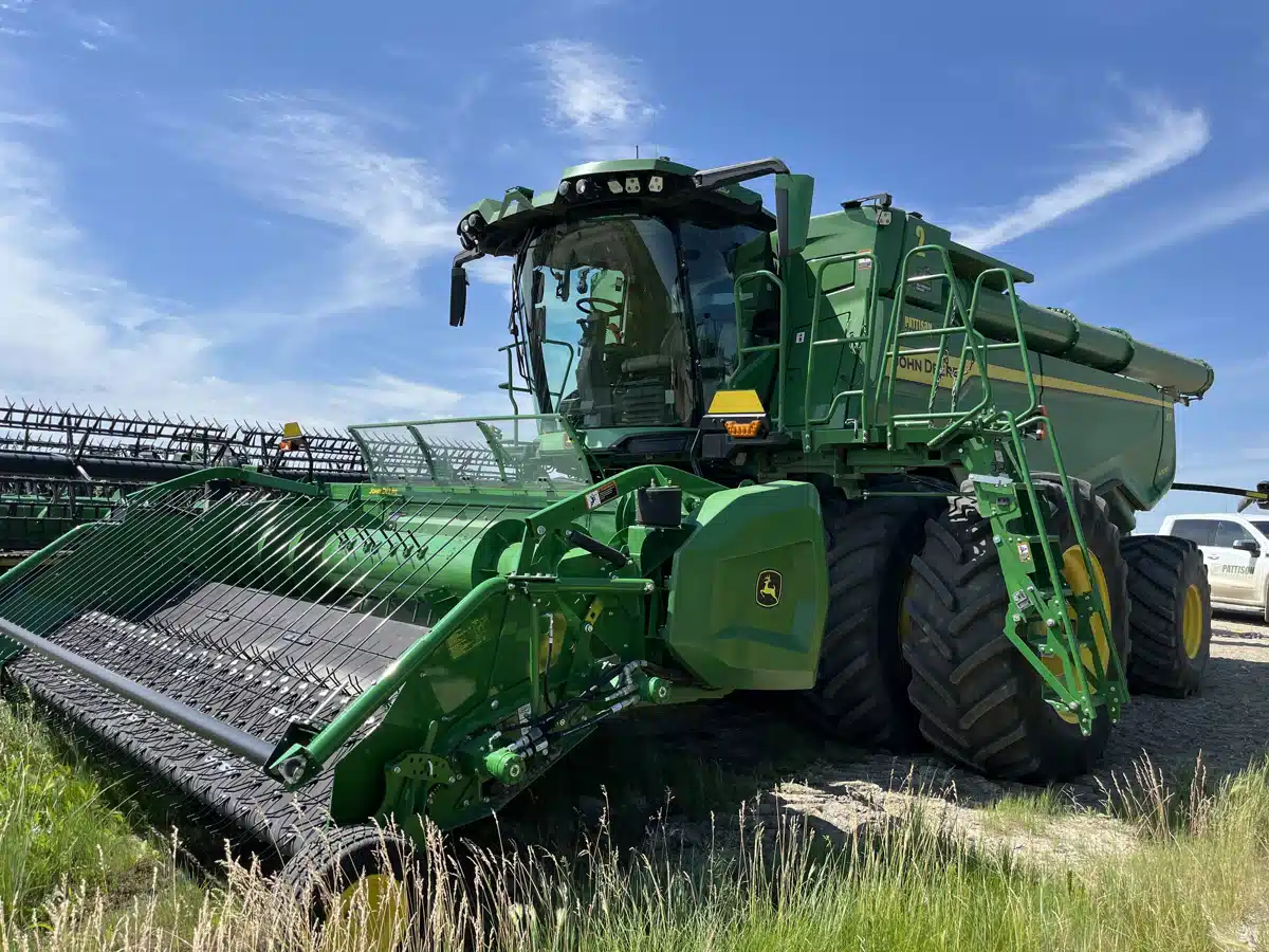 Gallery image 1 for Used 2022 John Deere X9 1000 Combine