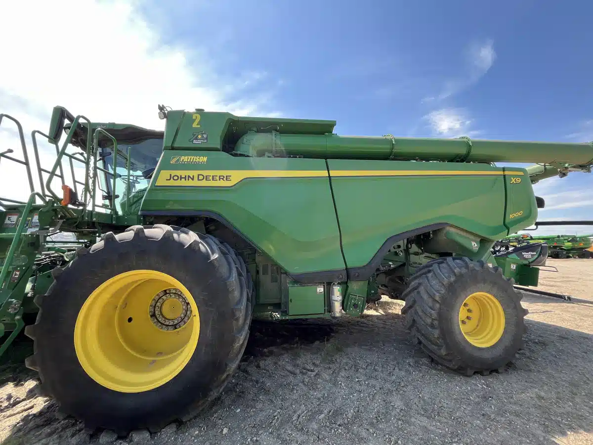 Gallery image 2 for Used 2022 John Deere X9 1000 Combine