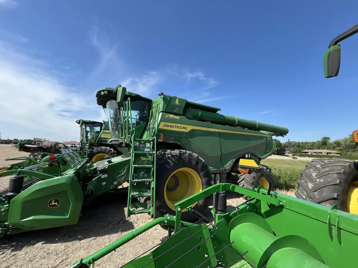 Gallery image 2 for 2022 John Deere X9 1000 Combine