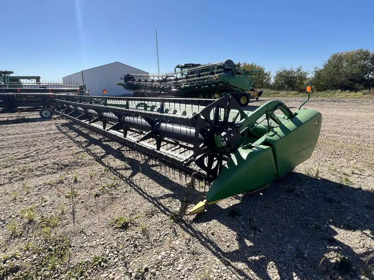 Gallery image 1 for Used 2011 John Deere 635FD Header - Draper