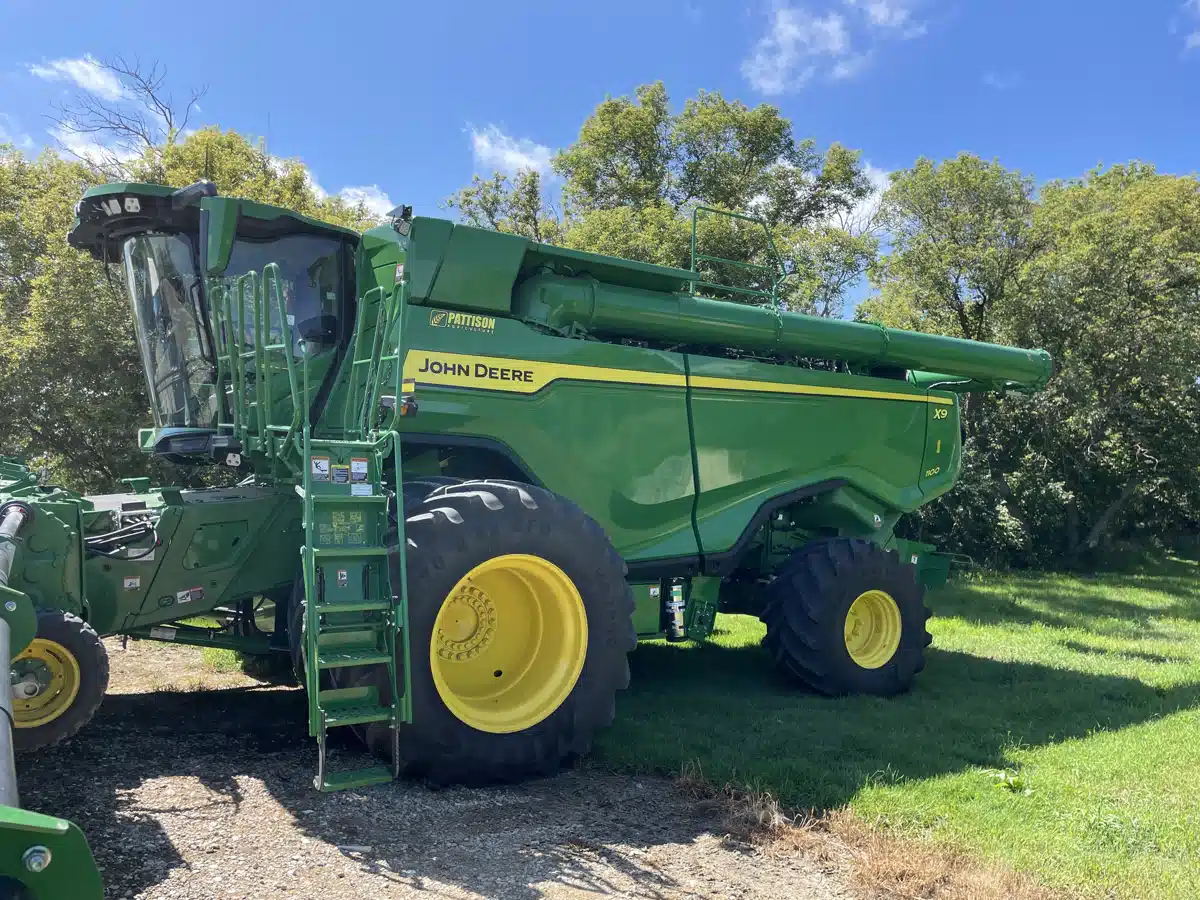 Gallery image 1 for 2024 John Deere X9 1100 Combine