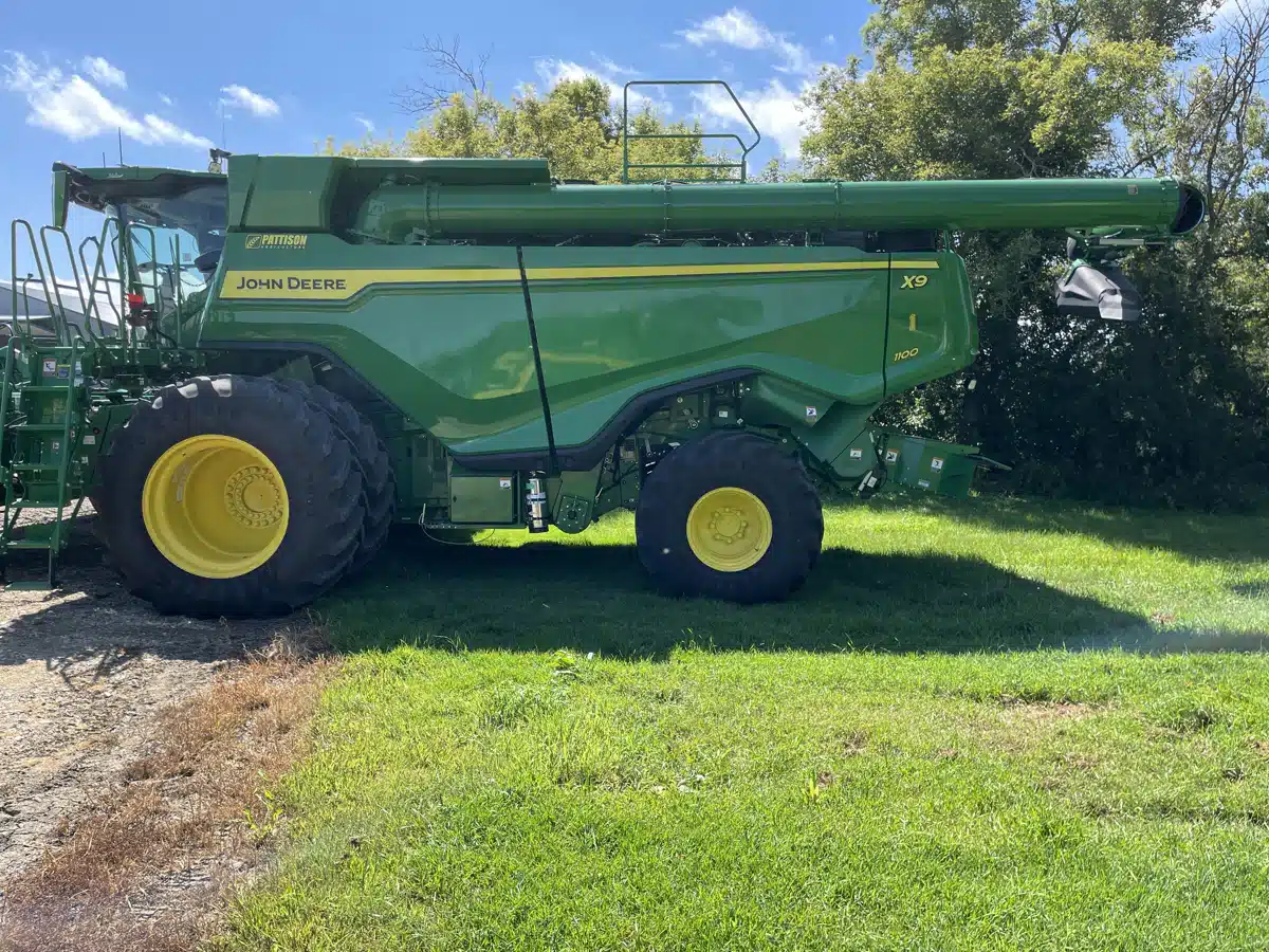 Gallery image 2 for 2024 John Deere X9 1100 Combine