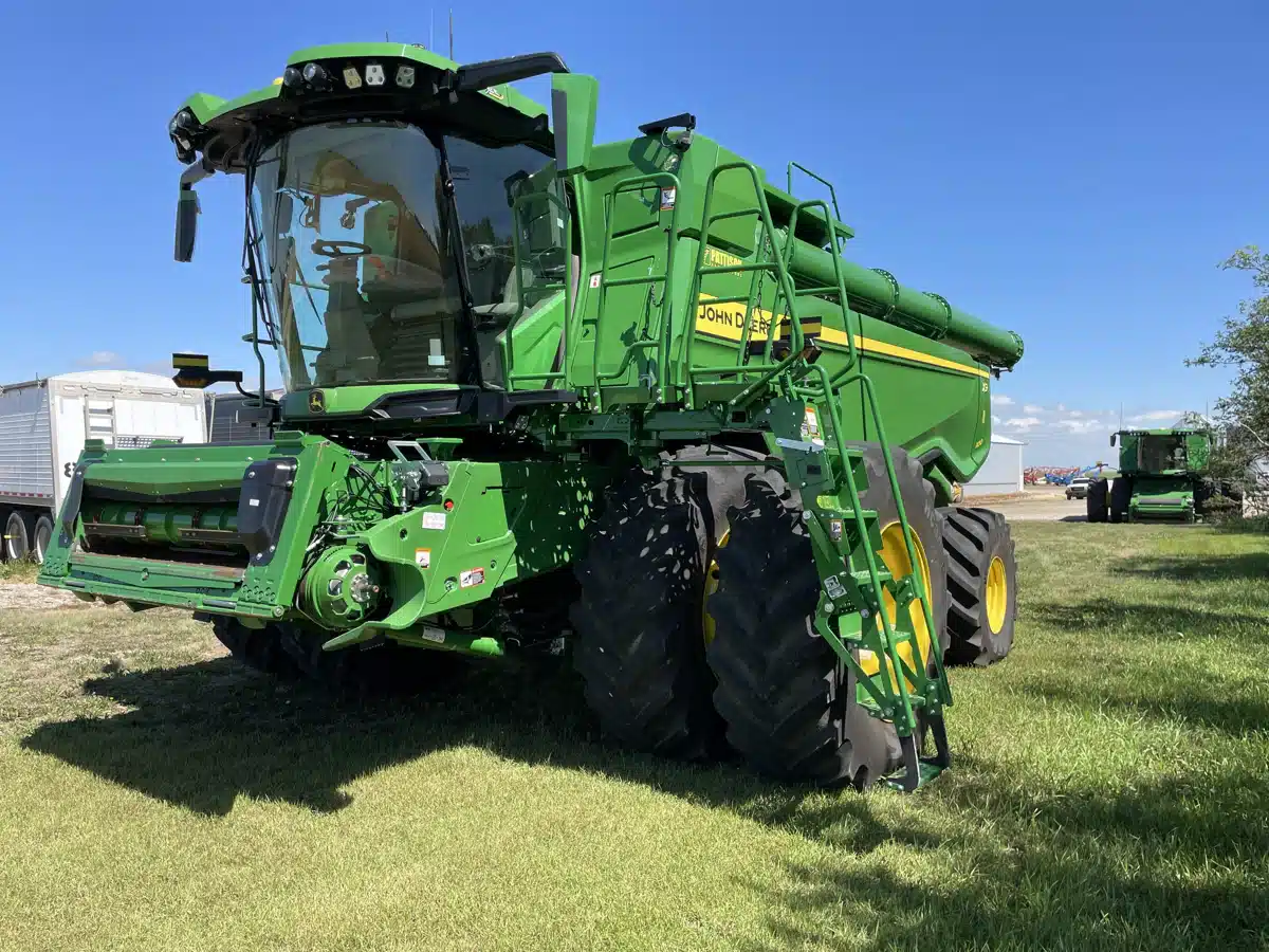 Gallery image 1 for Used 2024 John Deere X9 1100 Combine
