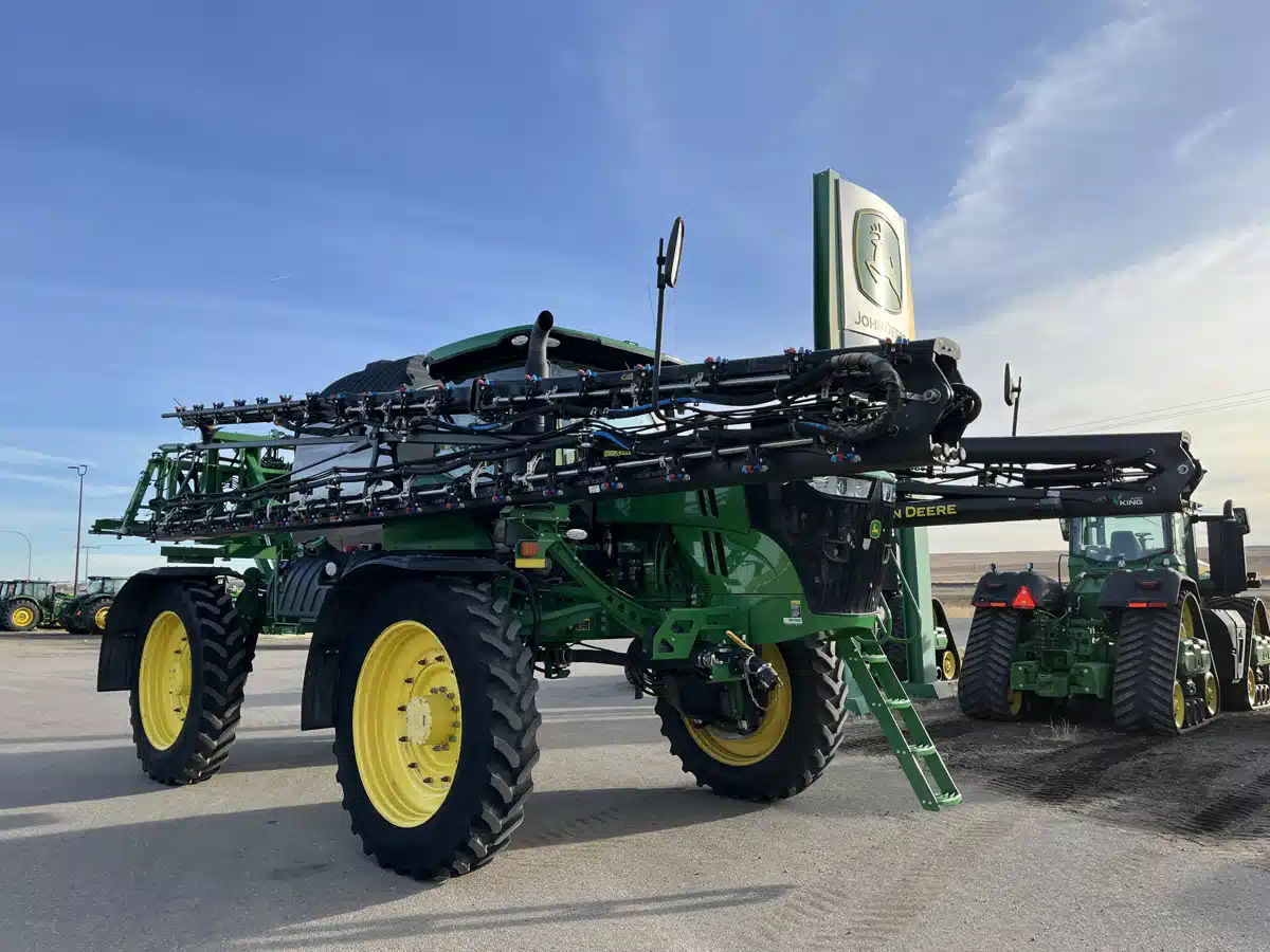 Gallery image 1 for 2018 John Deere R4045 Sprayer - Self Propelled