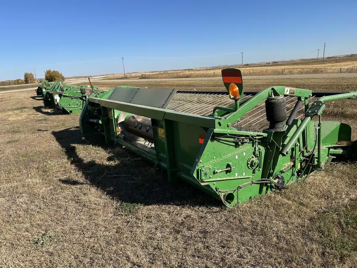 Gallery image 2 for Used 2011 John Deere 615P Header - Draper
