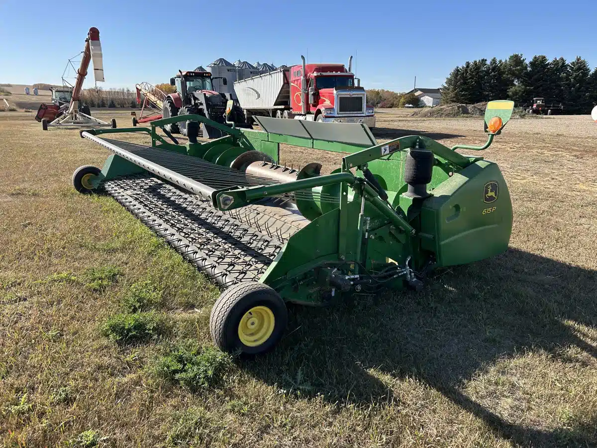 Gallery image 1 for Used 2011 John Deere 615P Header - Draper