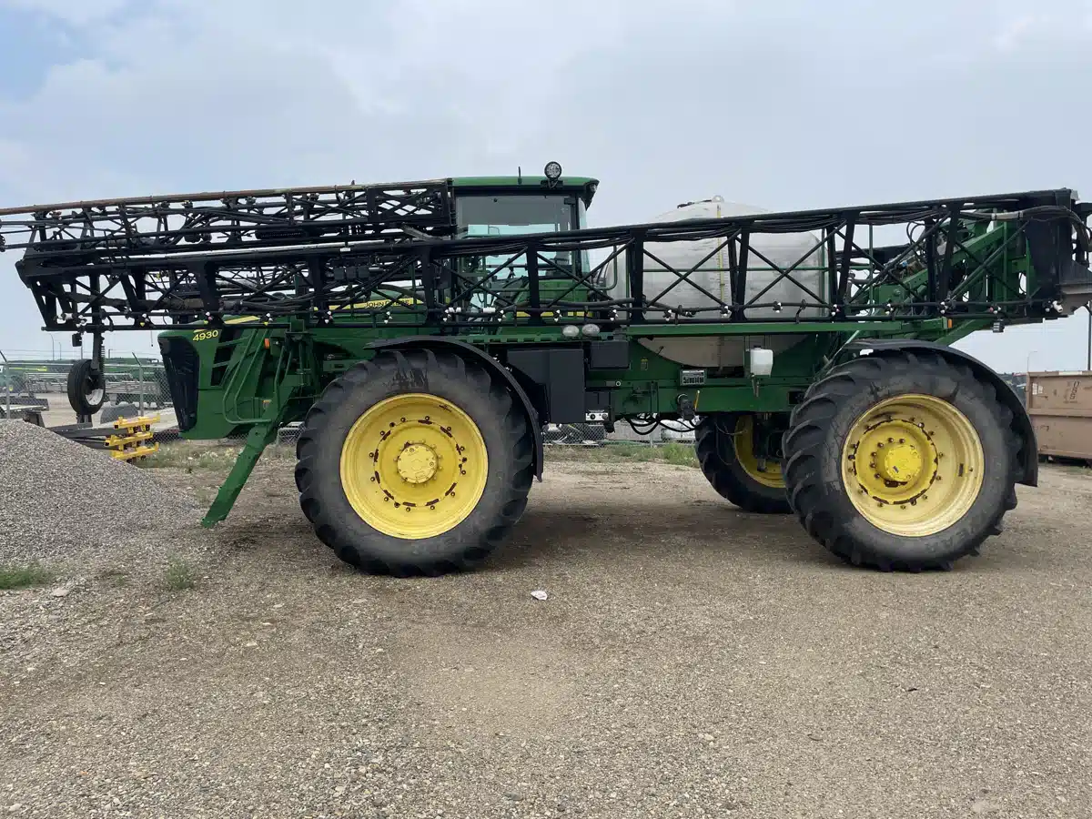 Gallery image 2 for Used 2007 John Deere 4930 Sprayer - Self Propelled