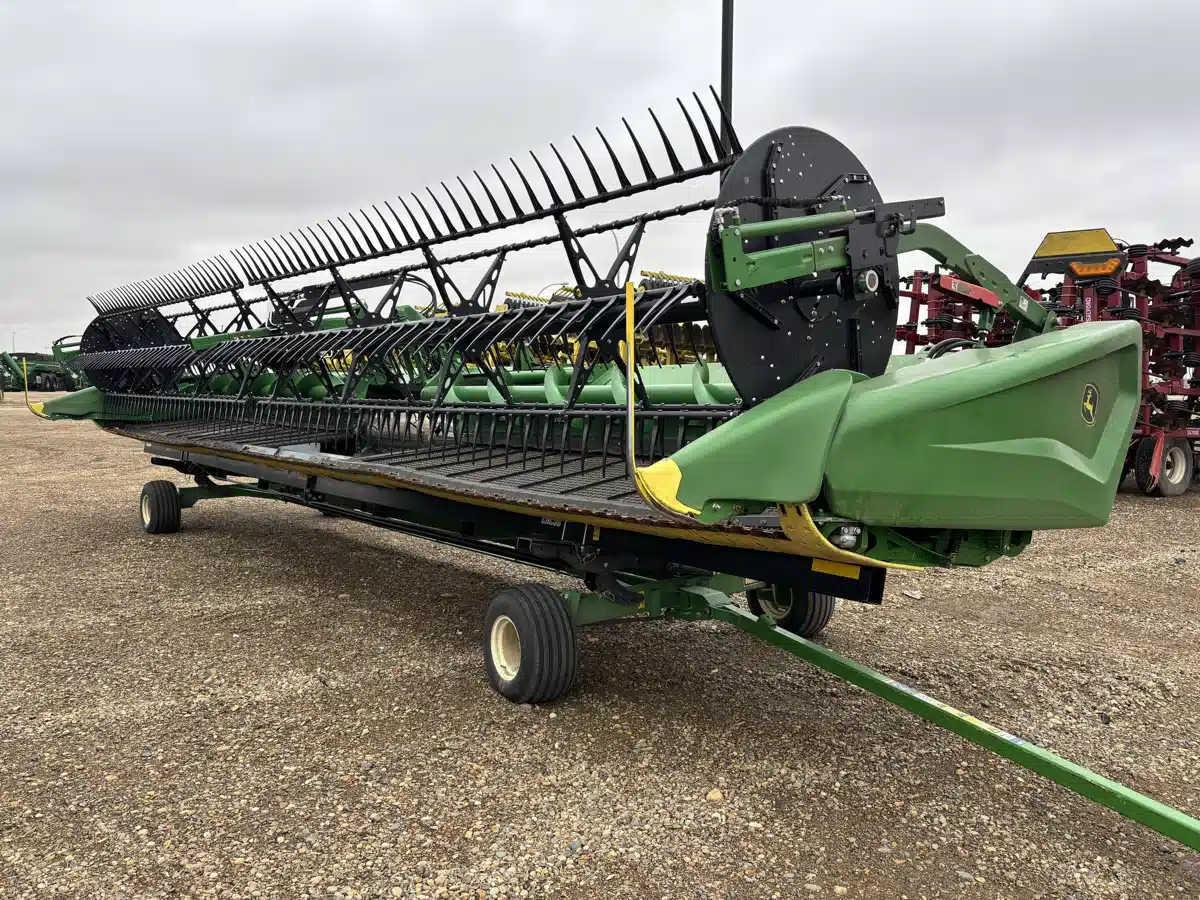 Gallery image 1 for 2024 John Deere HD35F Header - Draper