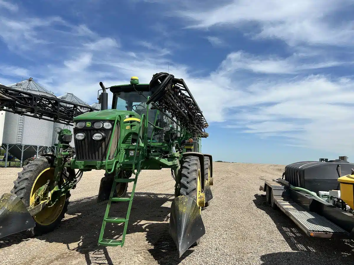 Gallery image 2 for Used 2014 John Deere 4830 Sprayer - Self Propelled