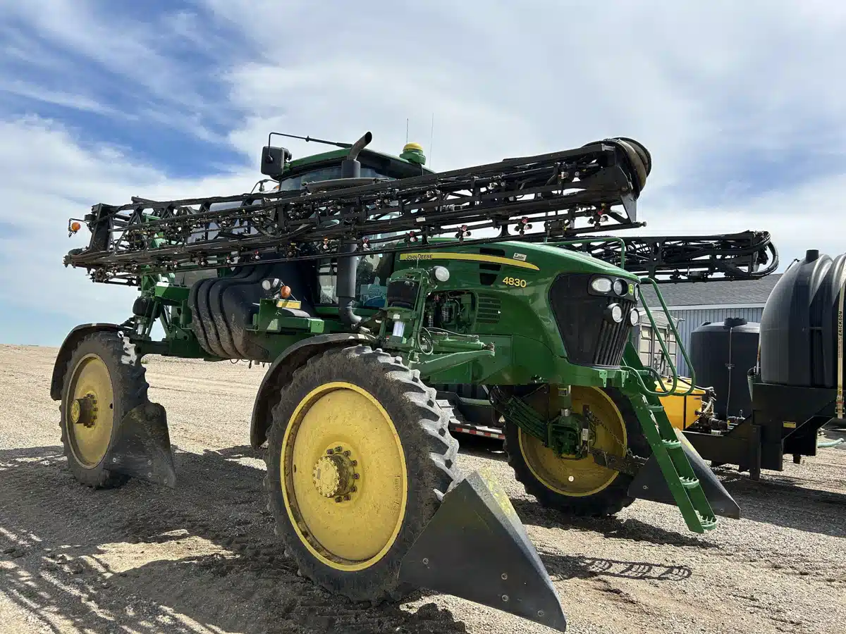Gallery image 1 for Used 2014 John Deere 4830 Sprayer - Self Propelled