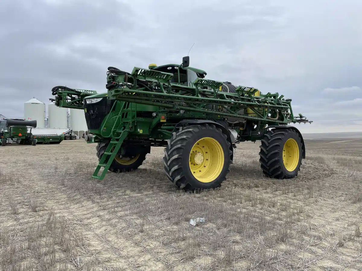 Gallery image 1 for 2015 John Deere R4045 Sprayer - Self Propelled