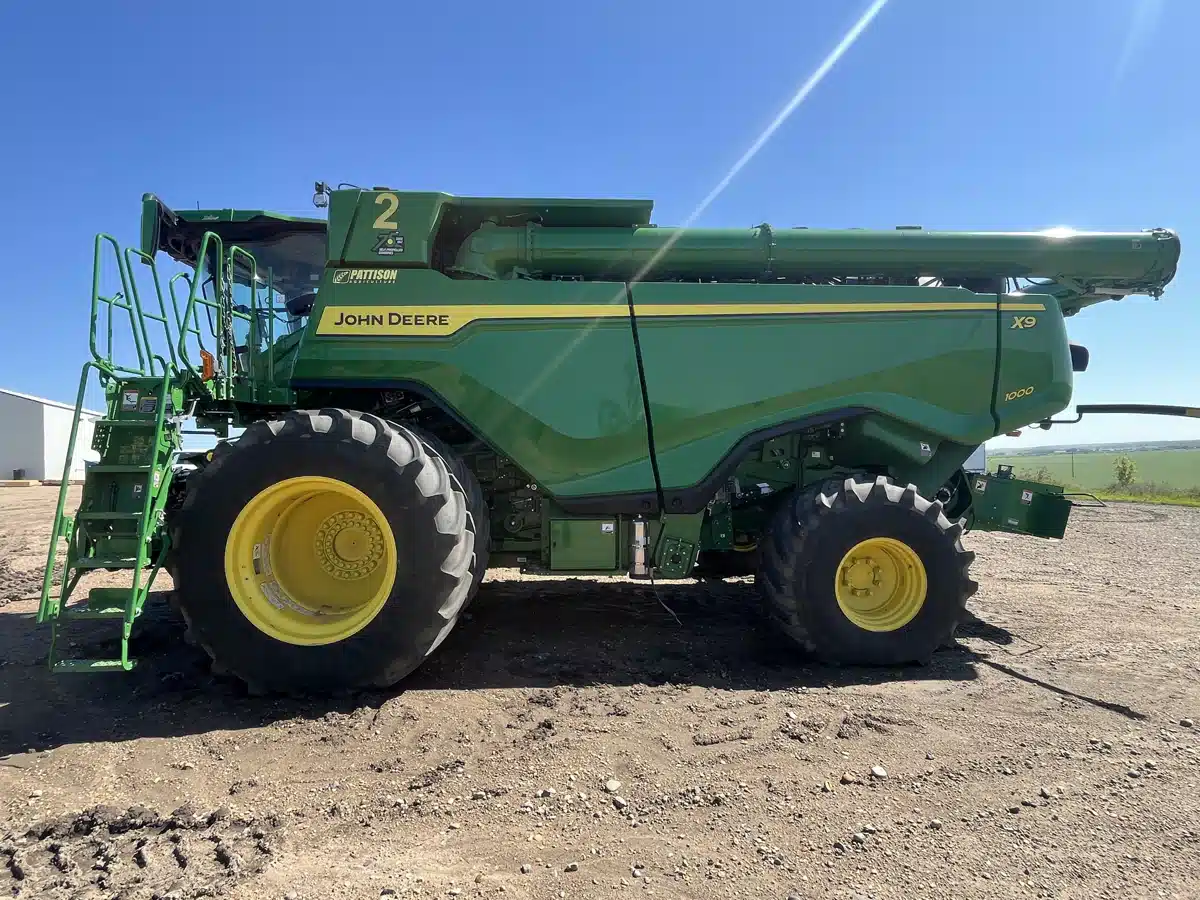 Gallery image 2 for Used 2022 John Deere X9 1000 Combine