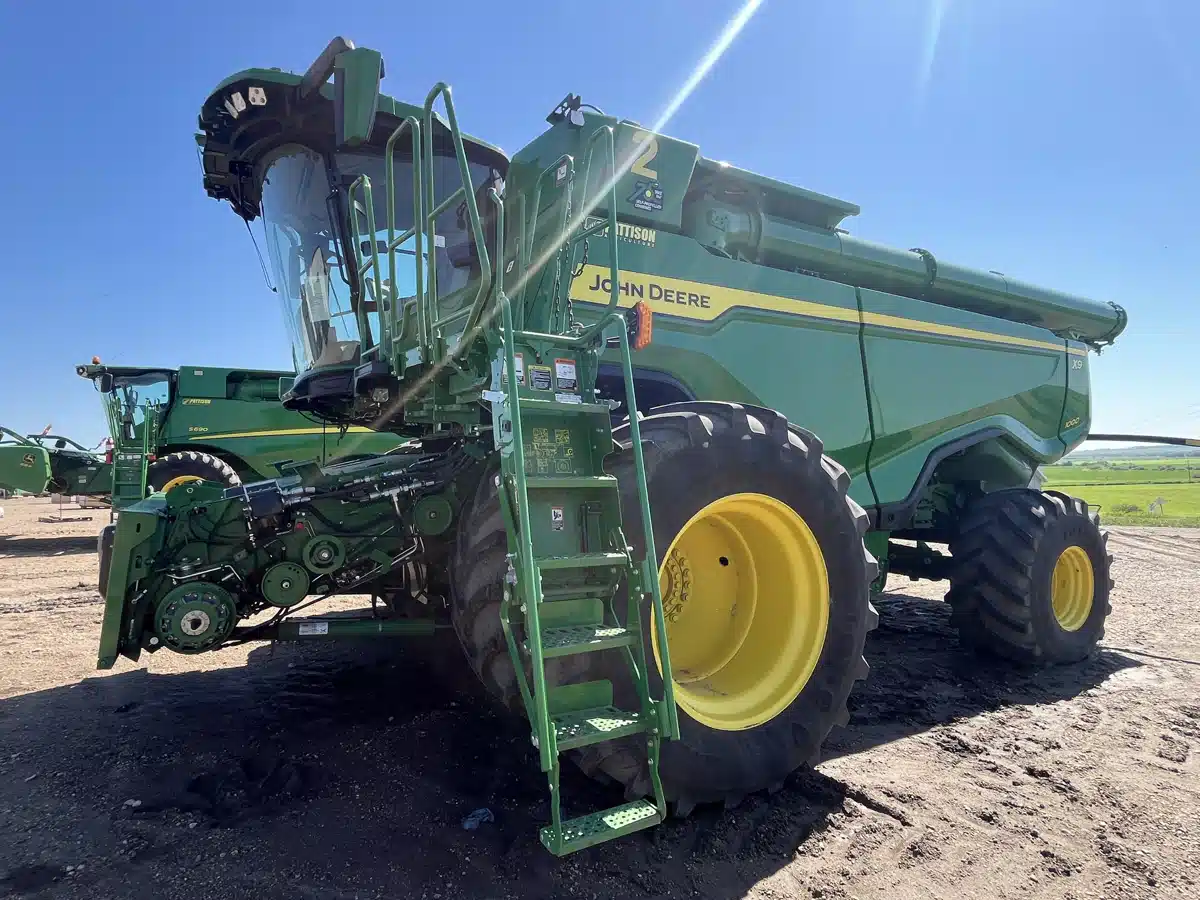 Gallery image 1 for Used 2022 John Deere X9 1000 Combine