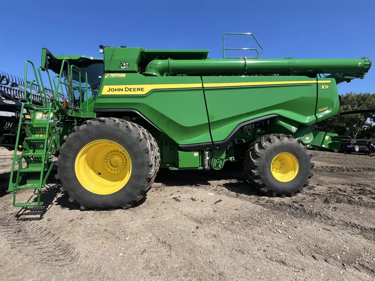 Gallery image 2 for Used 2022 John Deere X9 1000 Combine