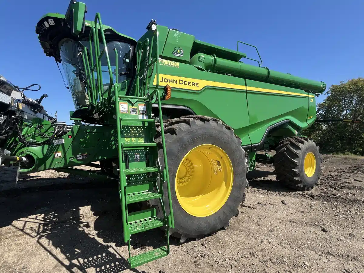 Gallery image 1 for Used 2022 John Deere X9 1000 Combine