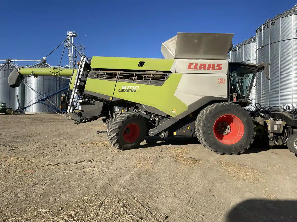 Gallery image 2 for Used 2023 CLAAS LEXION 8700 Combine