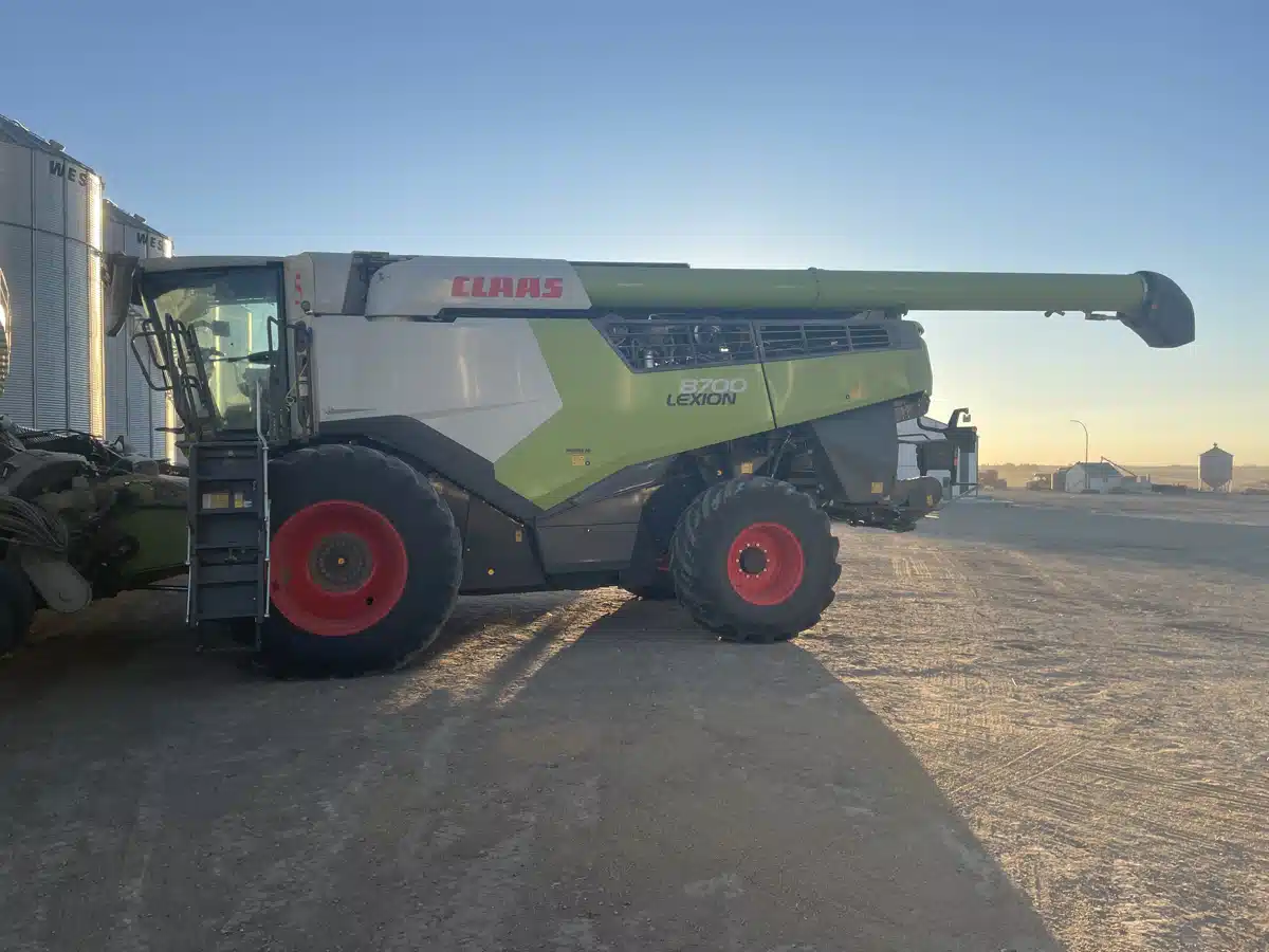 Gallery image 2 for 2024 CLAAS LEXION 8700 Combine