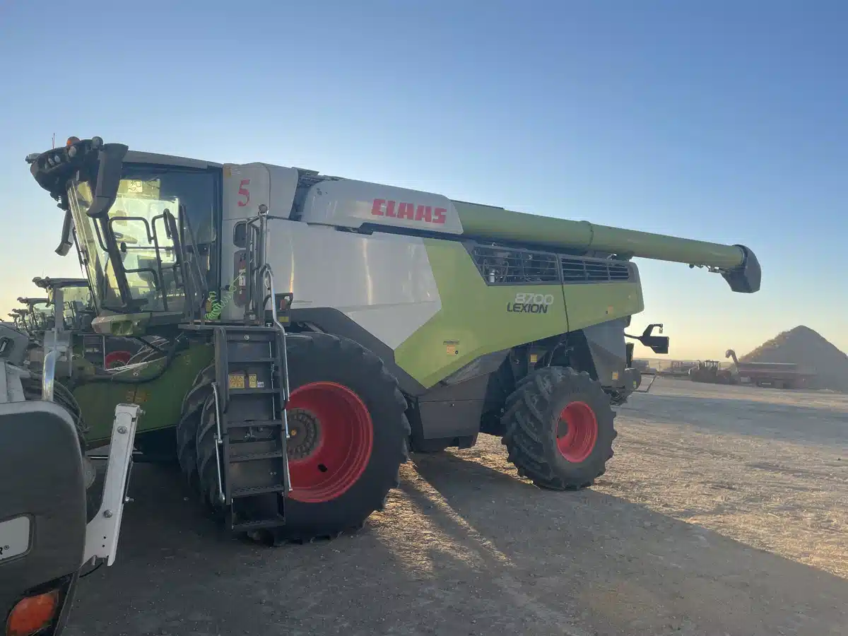 Gallery image 1 for 2024 CLAAS LEXION 8700 Combine