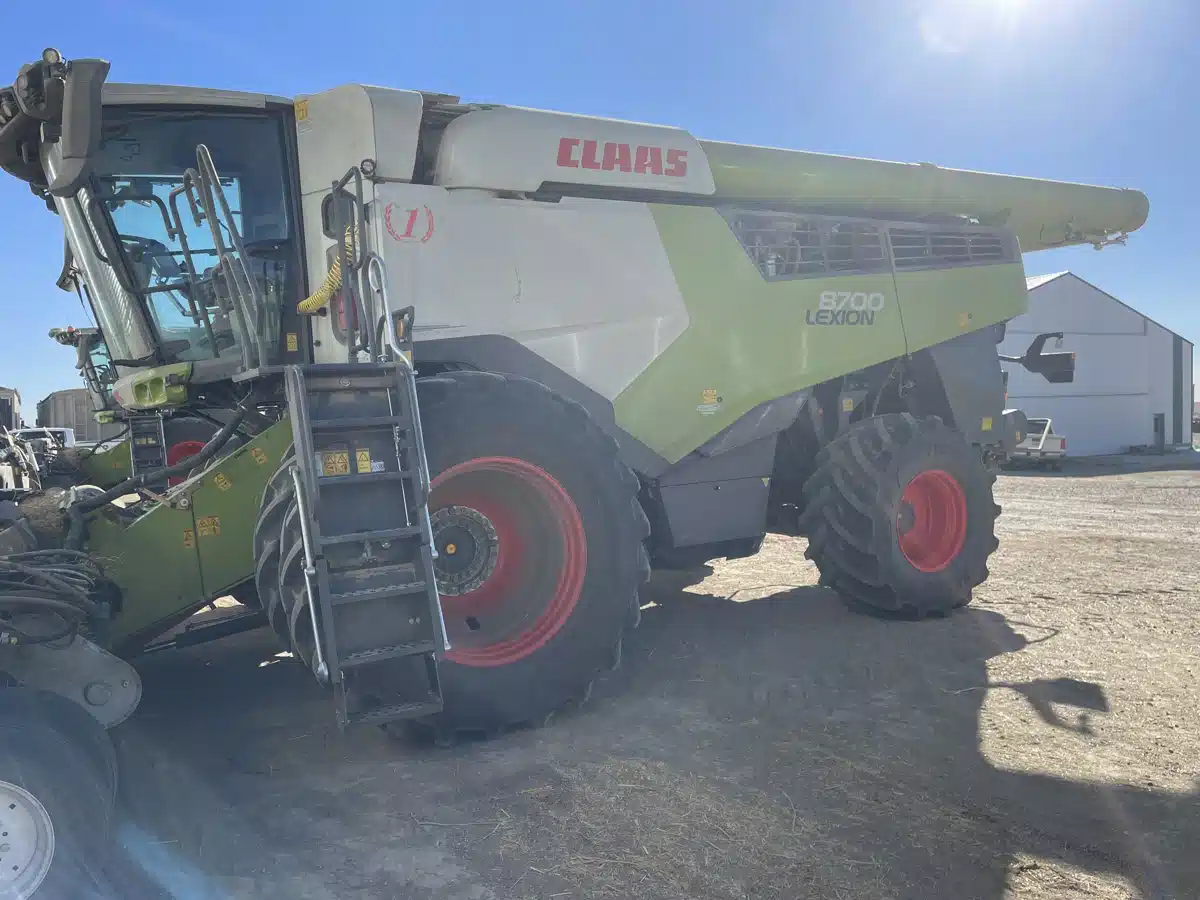 Gallery image 1 for 2023 CLAAS LEXION 8700 Combine