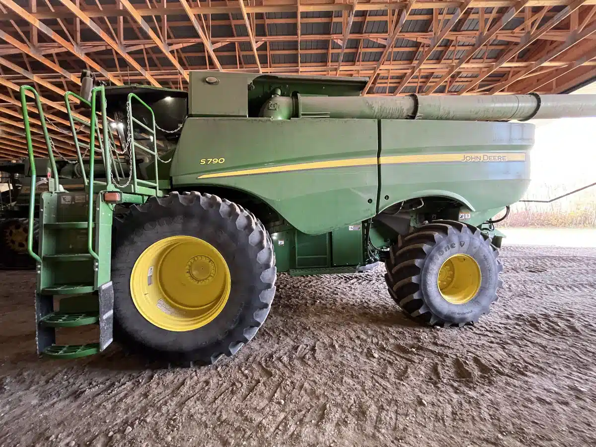 Gallery image 2 for Used 2024 John Deere S790 Combine