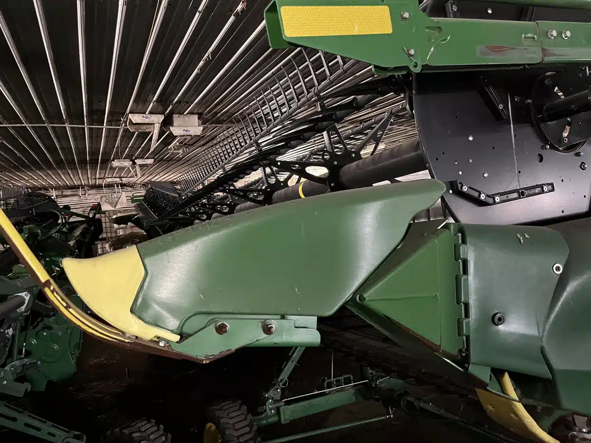 Gallery image 1 for Used 2022 John Deere HD45R Header - Draper