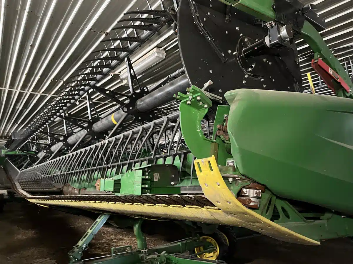 Gallery image 1 for Used 2022 John Deere HD45R Header - Draper