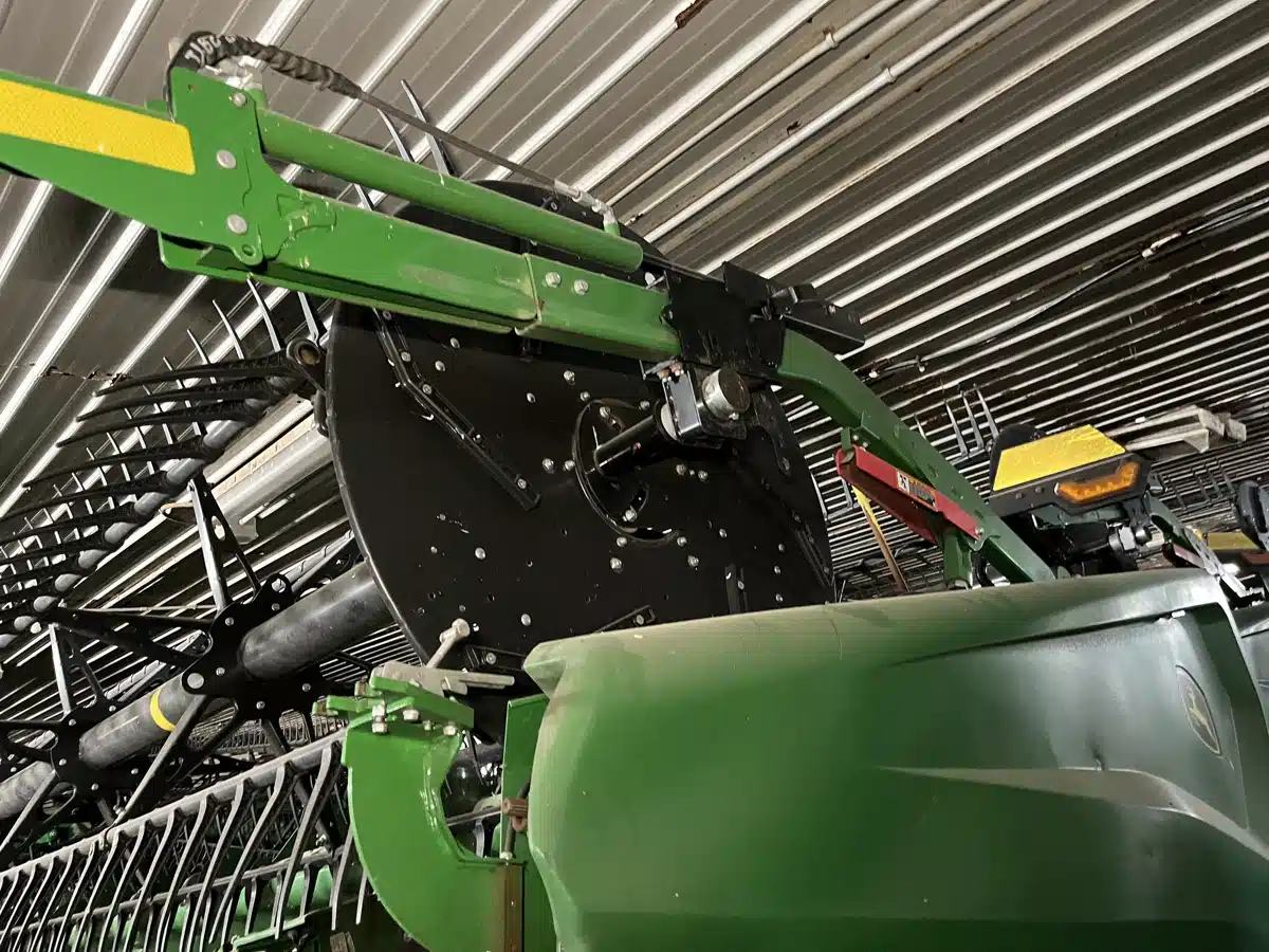Gallery image 2 for Used 2022 John Deere HD45R Header - Draper