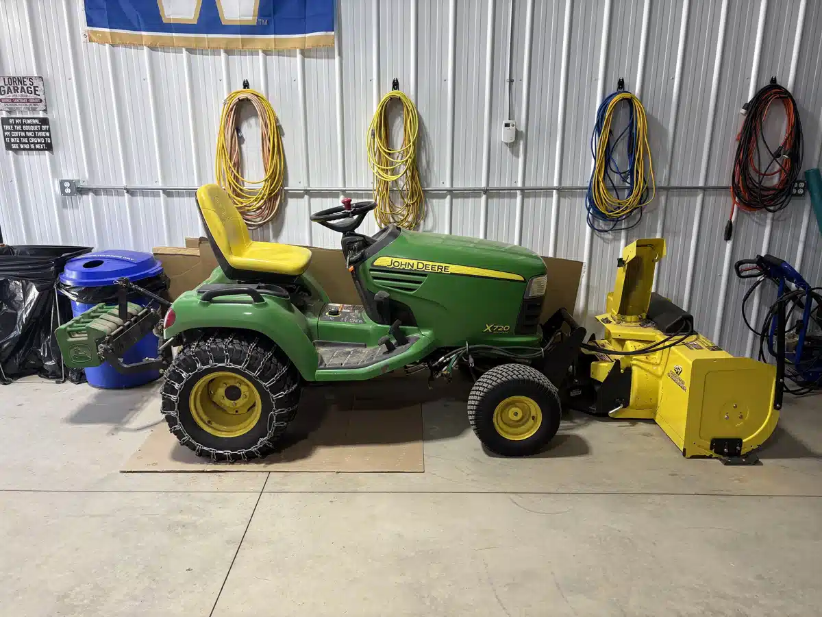 Gallery image 1 for Used 2009 John Deere X720 Lawn Tractor