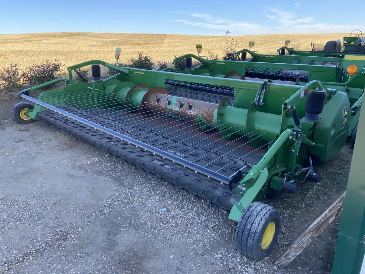 Gallery image 1 for 2018 John Deere 615P Header - Draper