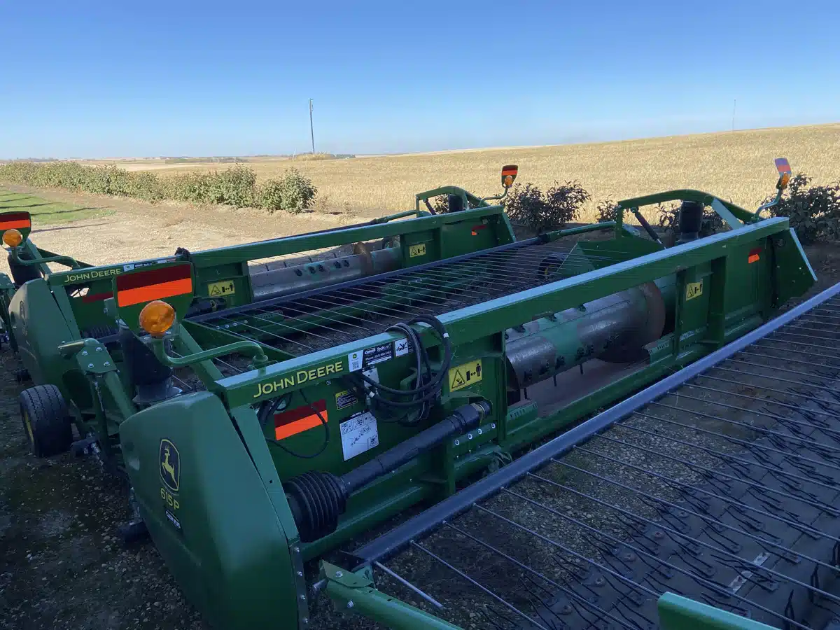 Gallery image 2 for 2018 John Deere 615P Header - Draper