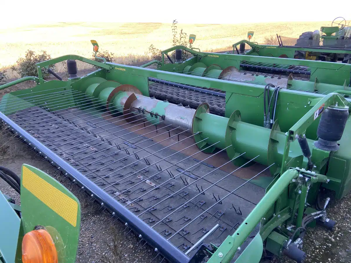 Gallery image 1 for 2018 John Deere 615P Header - Draper