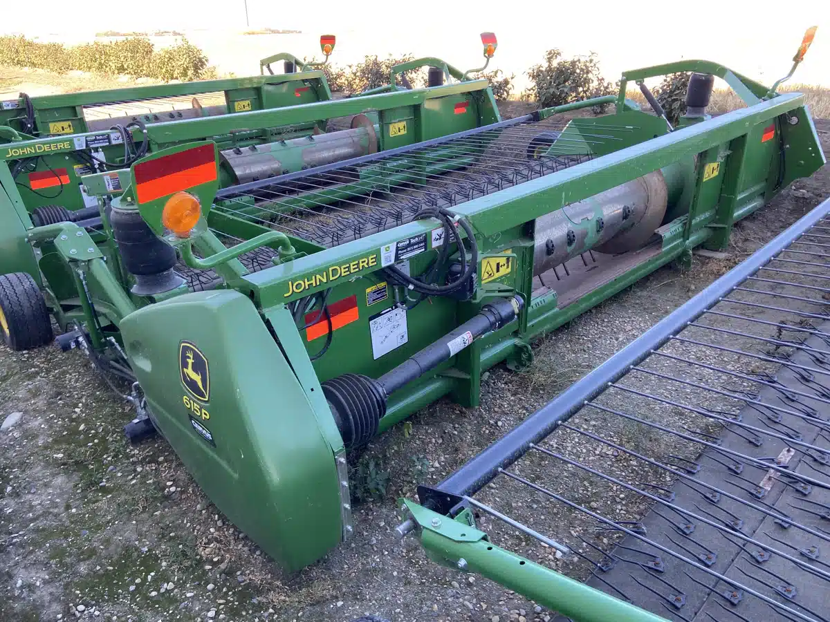 Gallery image 2 for 2018 John Deere 615P Header - Draper