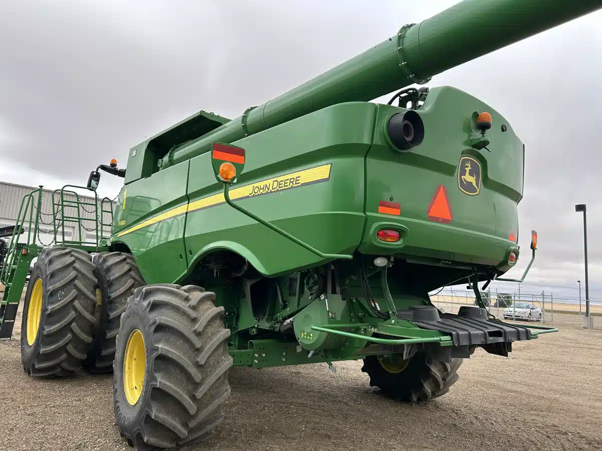 Gallery image 2 for Used 2017 John Deere S680 Combine